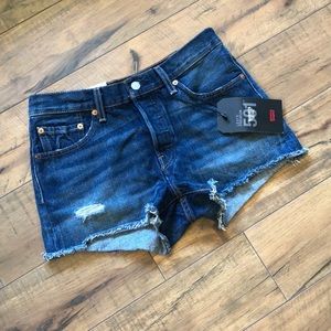 NWT-Levi 501 Mid Rise Shorts